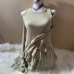 Doe & Rae size S green bell sleeve cut out sleeves